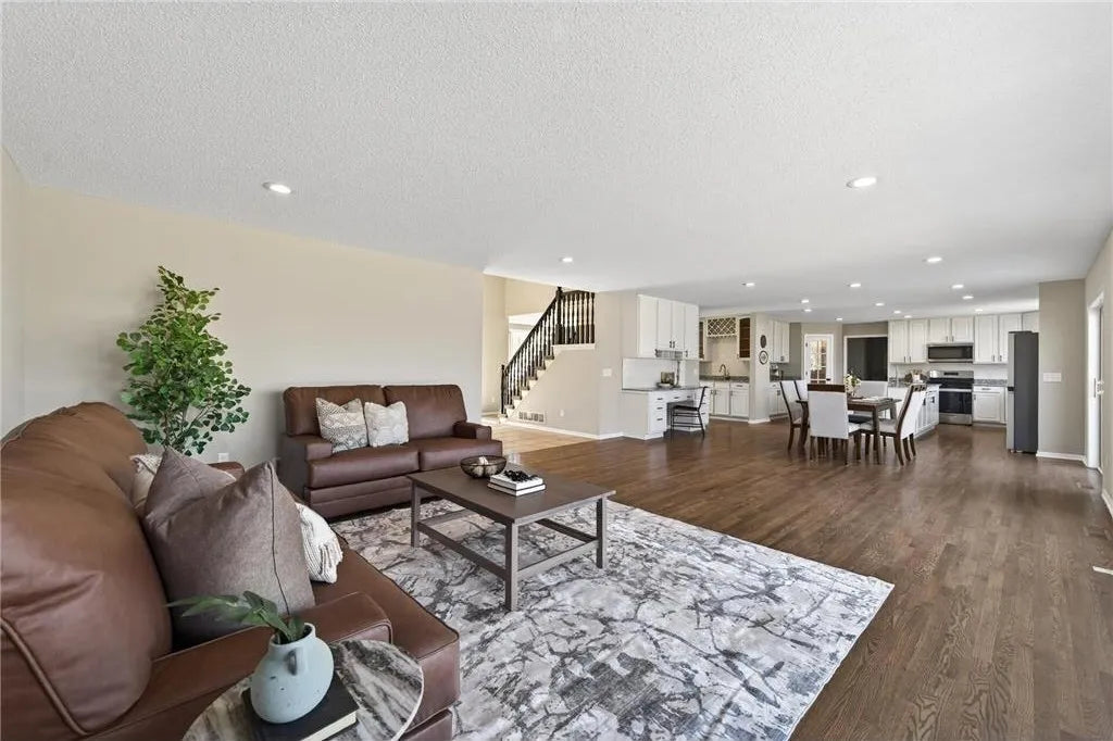 How to Arrange Living Room Furniture in a Small Space