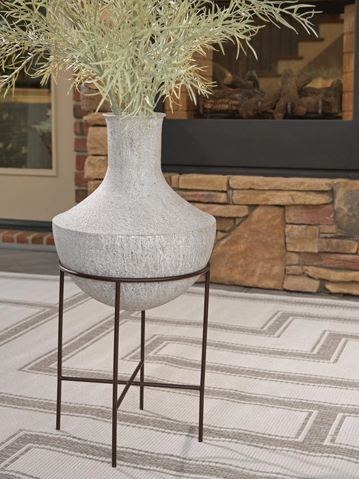 Estonbank Vase - Dream Home Furniture & Mattress (Waite Park, MN)