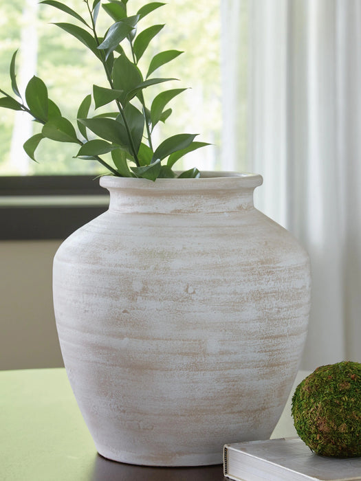 Meadie Vase - Dream Home Furniture & Mattress (Waite Park, MN)