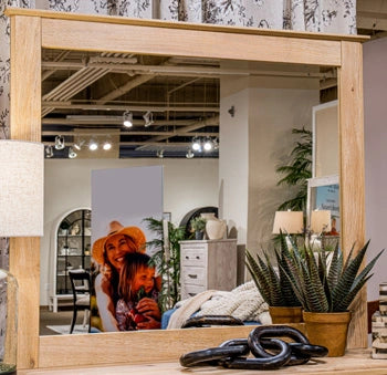 Makidern Bedroom Mirror - Dream Home Furniture & Mattress (Waite Park, MN)
