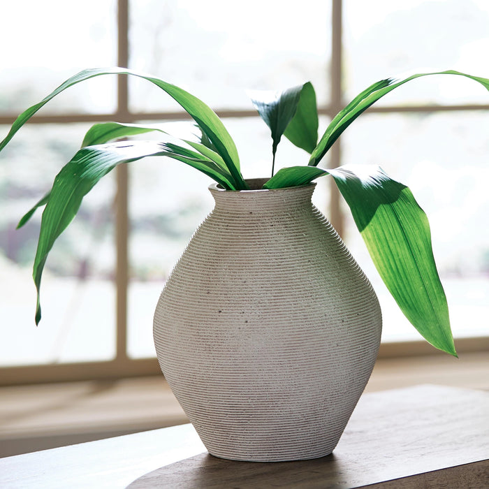 Hannela Vase - Dream Home Furniture & Mattress (Waite Park, MN)