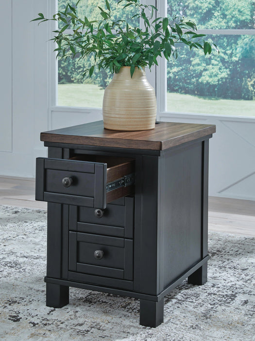 Wildenauer Chairside End Table - Dream Home Furniture & Mattress (Waite Park, MN)