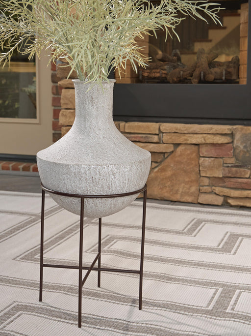 Estonbank Vase - Dream Home Furniture & Mattress (Waite Park, MN)