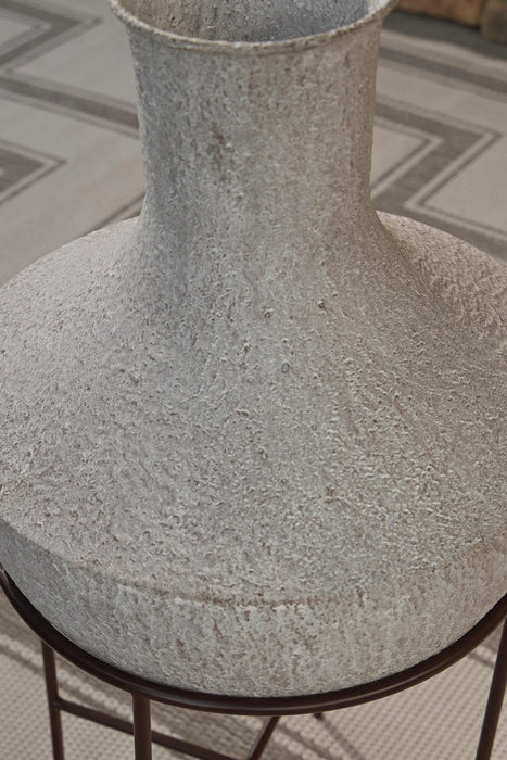 Estonbank Vase - Dream Home Furniture & Mattress (Waite Park, MN)