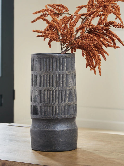 Beninworth Vase - Dream Home Furniture & Mattress (Waite Park, MN)