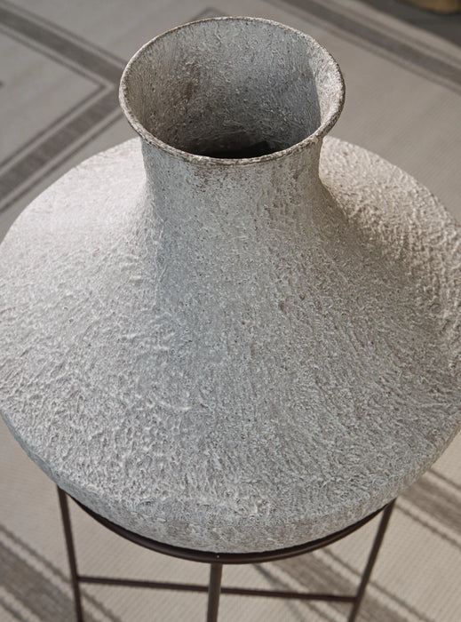 Estonbank Vase - Dream Home Furniture & Mattress (Waite Park, MN)