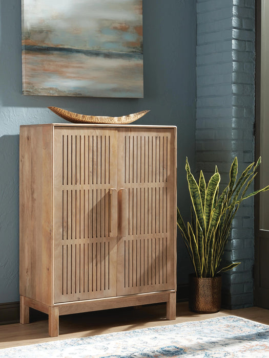 Pellamour Bar Cabinet - Dream Home Furniture & Mattress (Waite Park, MN)